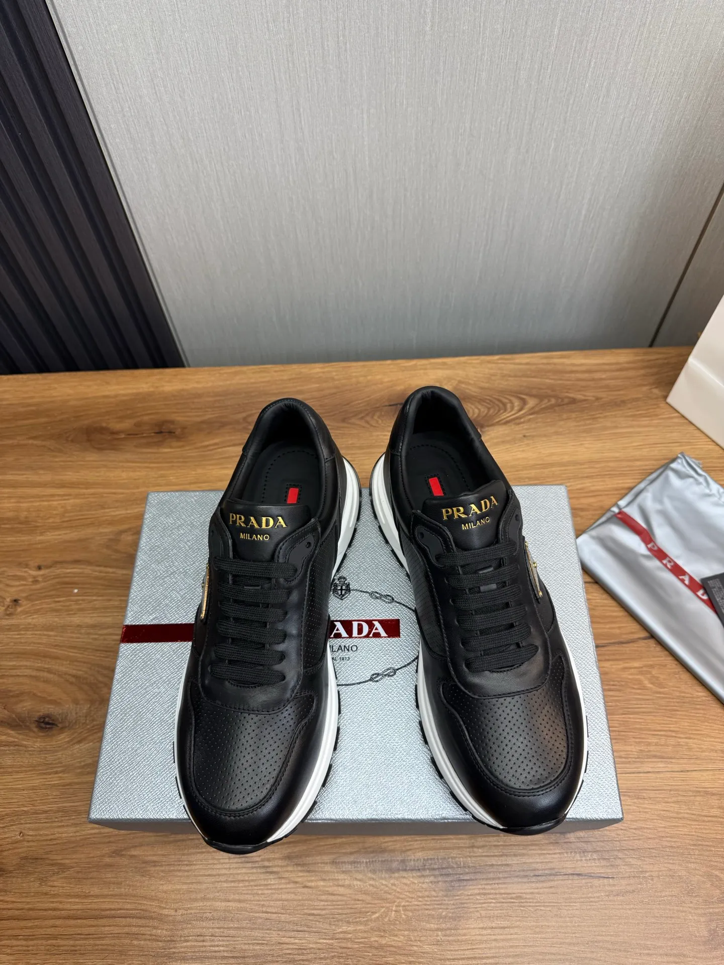 Men's shoes 💰580💰 [PRADA] Men's shoes are popular in the counter, official website is synchronized, 1 high-quality shipment ✔️Original cowhide punching + cowhide lining, 1🆚1 replica, original sole, 38-45 (45 customized, non-refundable)